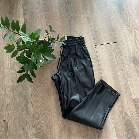 🍂 FALL essential. WILFRED FREE Black Faux Leather Pants - Picture 10 of 13